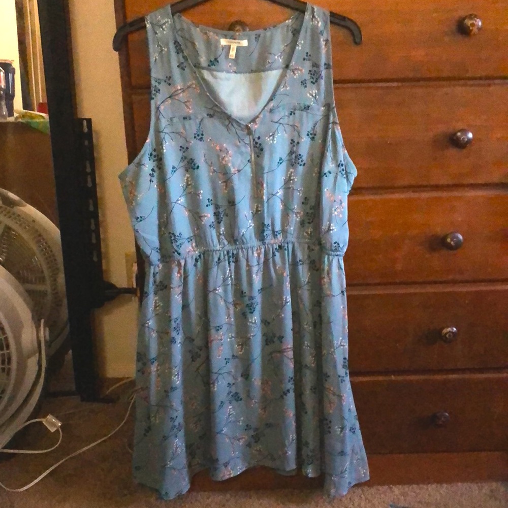 Maurice’s dress, measures 23 1/2 in from pit to pit, 23 inches along the bust.